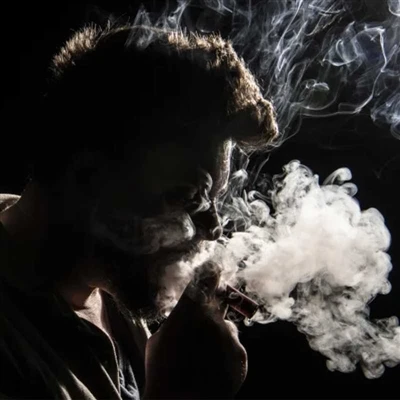 Vai tvaicēšana ietekmēs jūsu seju? Vai vaping var izraisīt pūtītes?