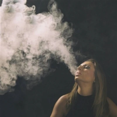 Piecas iespējamās e-cigarešu mārketinga ietekmes uz jauniem lietotājiem